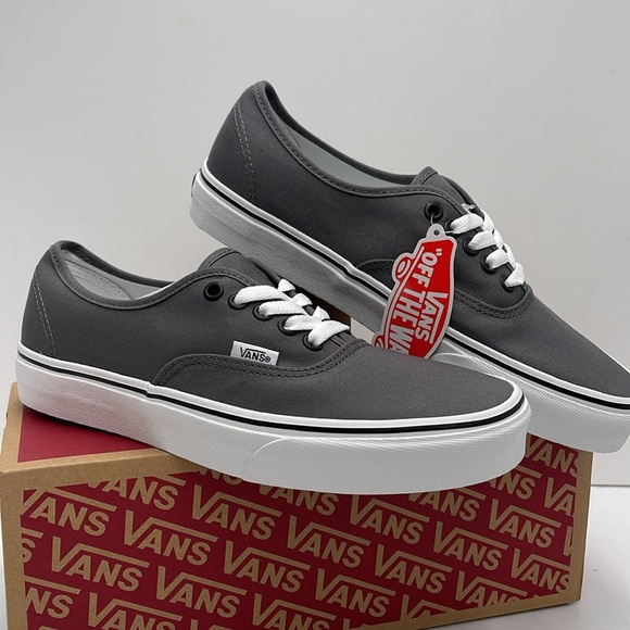 Vans • WMNS Authentic Pewter/Black
VN000JRAPBQ
Sneakers - Picture 7 of 16